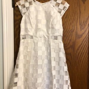 Milly White Dress see pics front zipper comes down